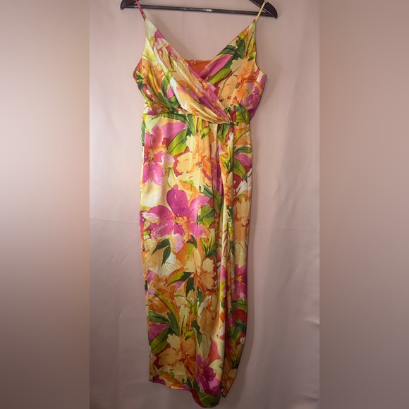 Tropical Floral Chic Midi Dress with Spaghetti Straps | Effortless Elegant Style - Picture 2 of 9